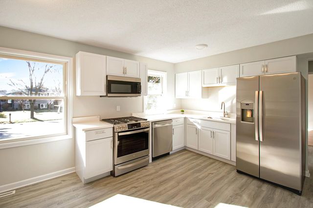 8222 France Avenue N, Brooklyn Park, MN 55443