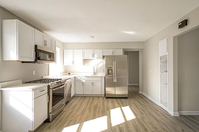 8222 France Avenue N, Brooklyn Park, MN 55443