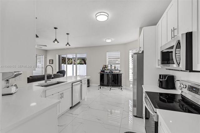 1147 NE 37th Place, Homestead, FL 33033