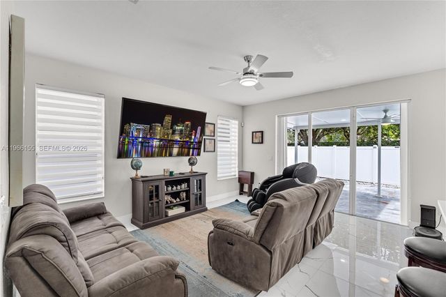 1147 NE 37th Place, Homestead, FL 33033
