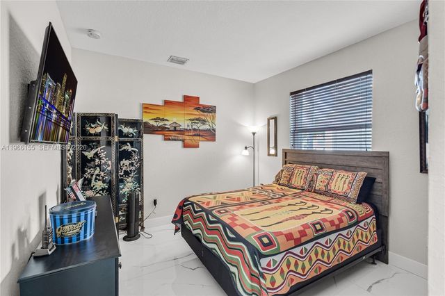 1147 NE 37th Place, Homestead, FL 33033