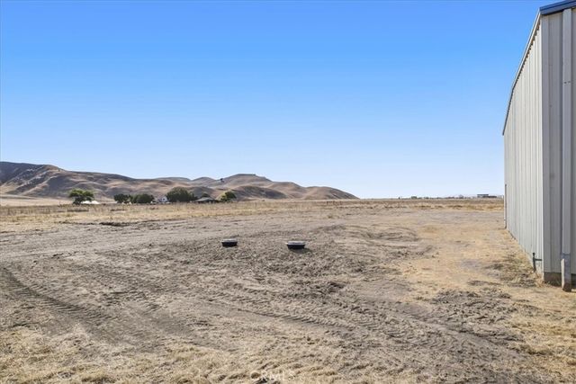 485 S 8 th Street, Shandon, CA 93461