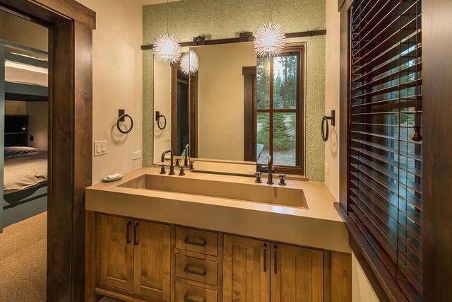 8221 Valhalla Drive, Truckee, CA 96161