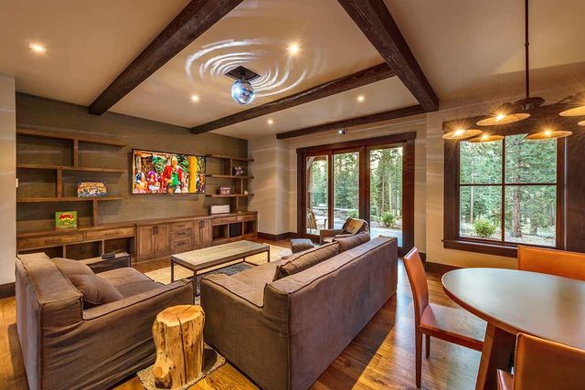 8221 Valhalla Drive, Truckee, CA 96161