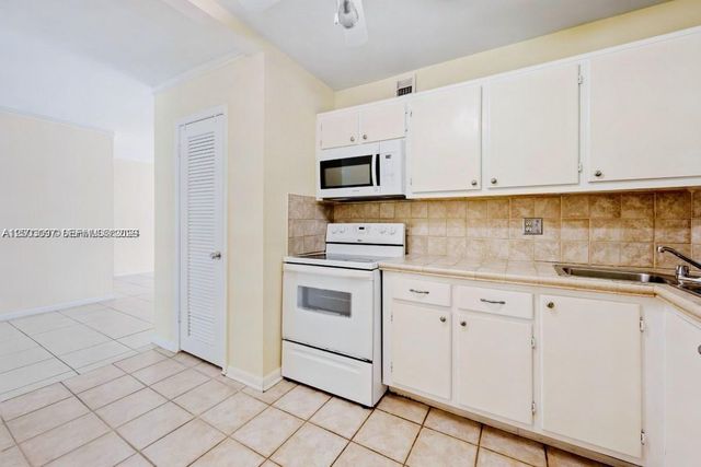 124 NE 19th Ct 114B, Wilton Manors, FL 33305