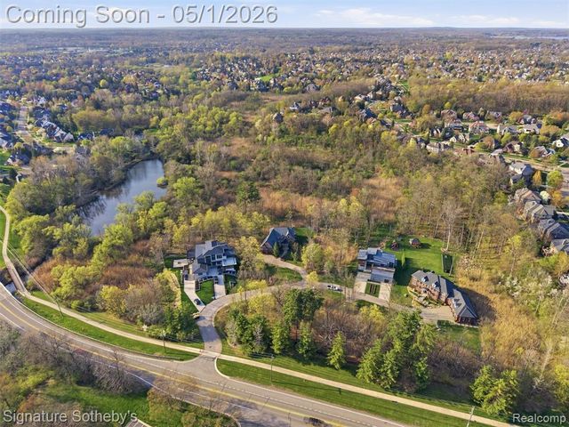 1595 Carriage Way, Rochester, MI 48307