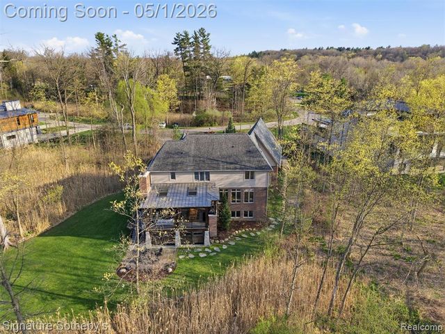 1595 Carriage Way, Rochester, MI 48307
