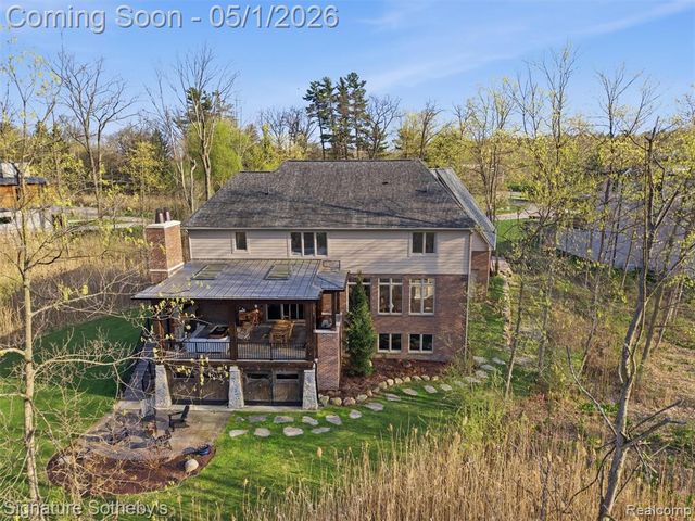 1595 Carriage Way, Rochester, MI 48307