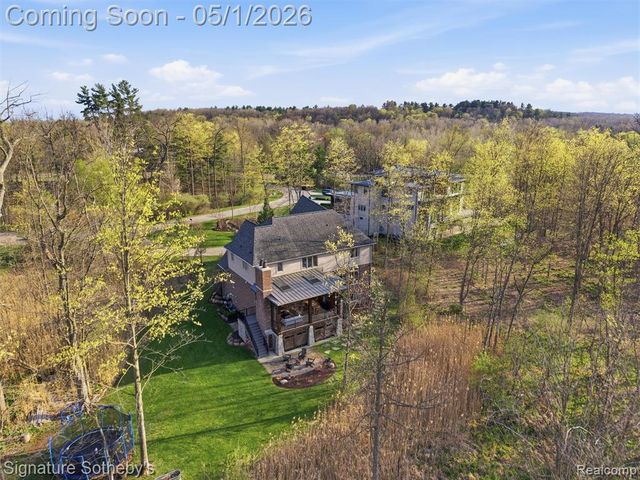 1595 Carriage Way, Rochester, MI 48307