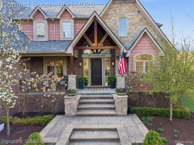 1595 Carriage Way, Rochester, MI 48307