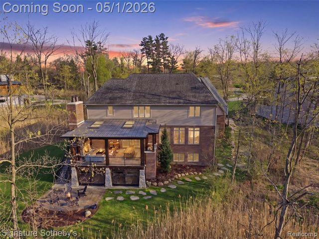 1595 Carriage Way, Rochester, MI 48307