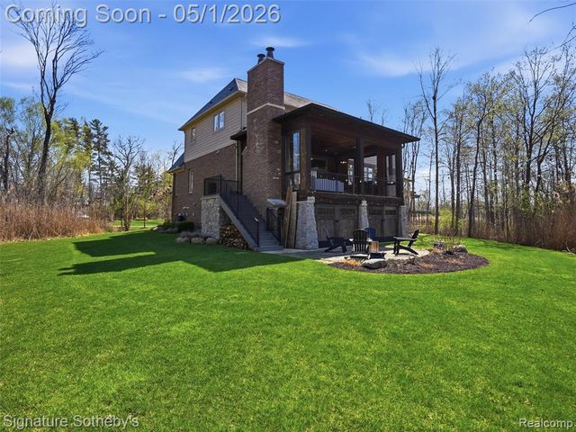 1595 Carriage Way, Rochester, MI 48307