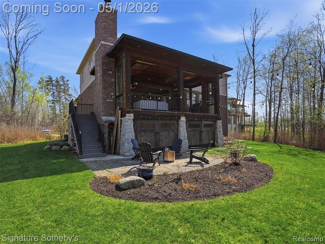 1595 Carriage Way, Rochester, MI 48307
