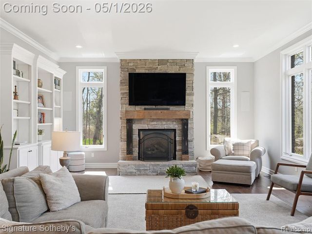 1595 Carriage Way, Rochester, MI 48307