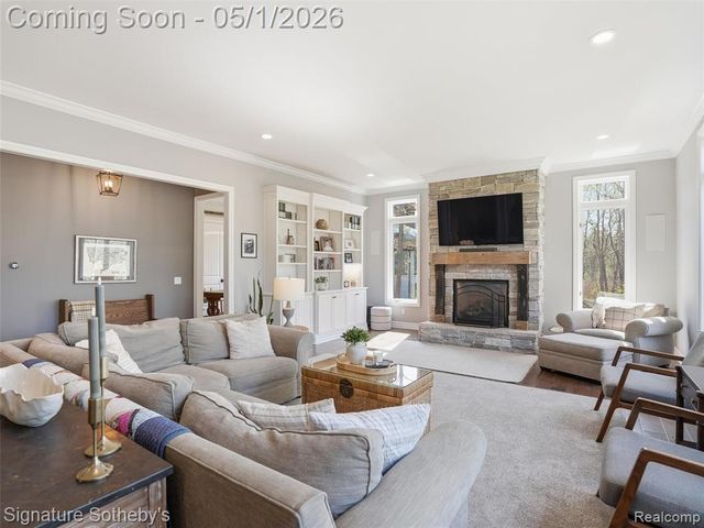 1595 Carriage Way, Rochester, MI 48307