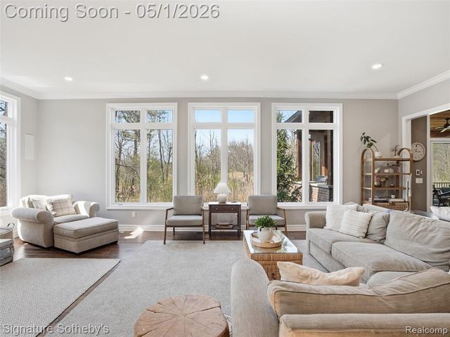 1595 Carriage Way, Rochester, MI 48307