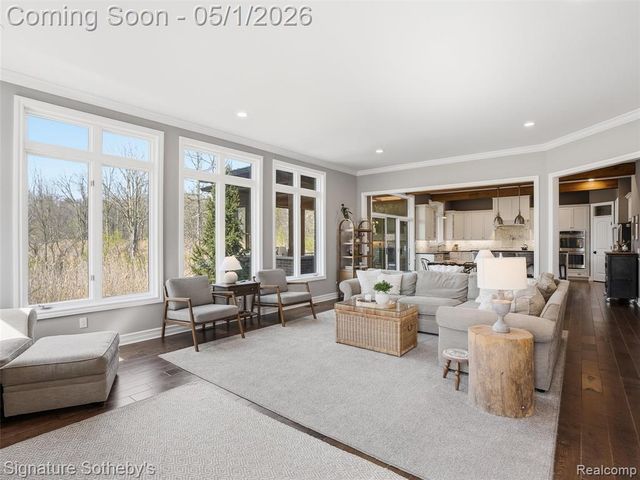 1595 Carriage Way, Rochester, MI 48307