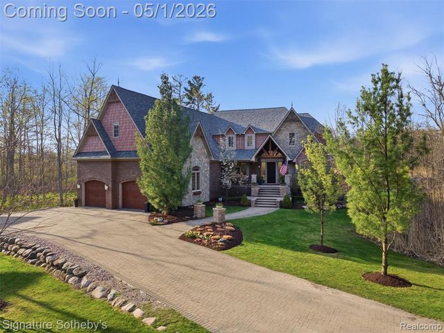 1595 Carriage Way, Rochester, MI 48307