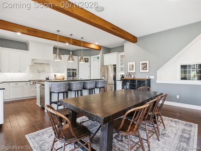 1595 Carriage Way, Rochester, MI 48307