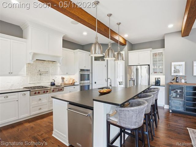 1595 Carriage Way, Rochester, MI 48307