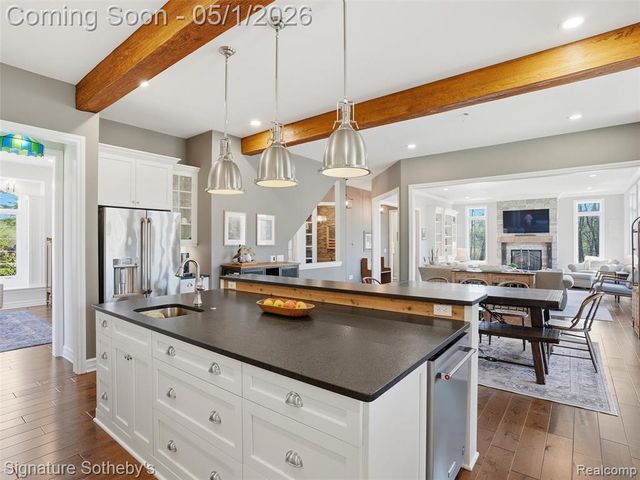 1595 Carriage Way, Rochester, MI 48307