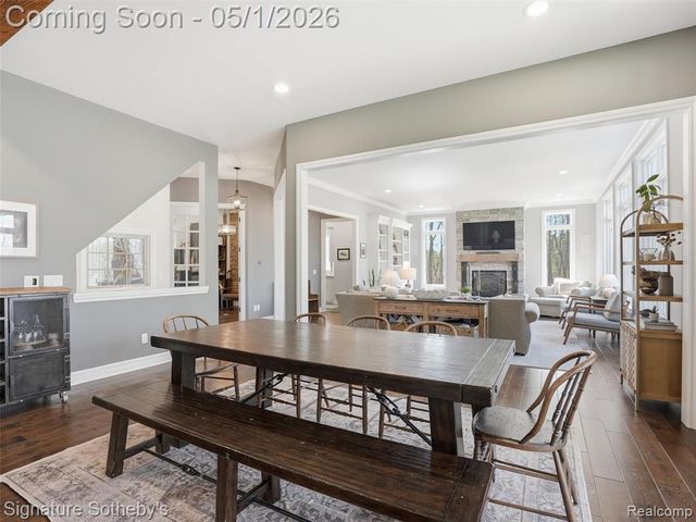 1595 Carriage Way, Rochester, MI 48307