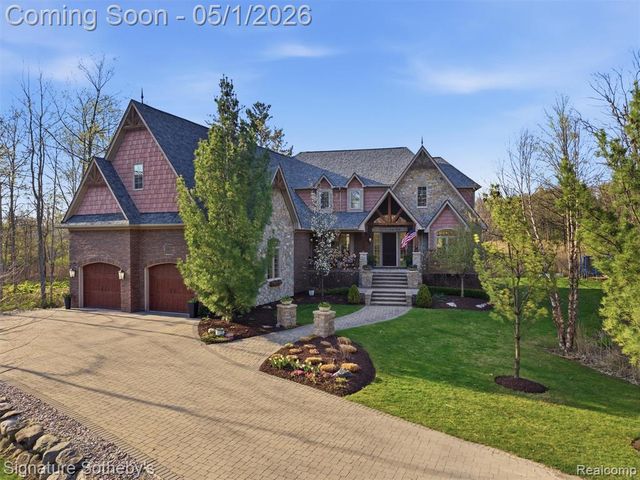 1595 Carriage Way, Rochester, MI 48307
