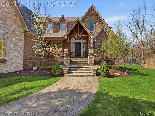 1595 Carriage Way, Rochester, MI 48307
