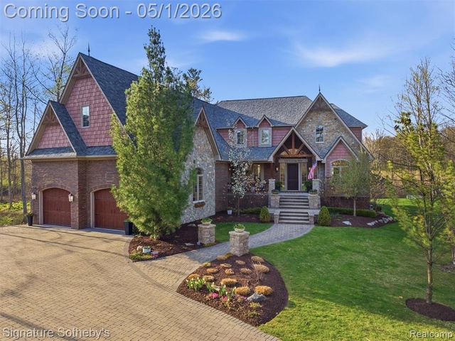 1595 Carriage Way, Rochester, MI 48307