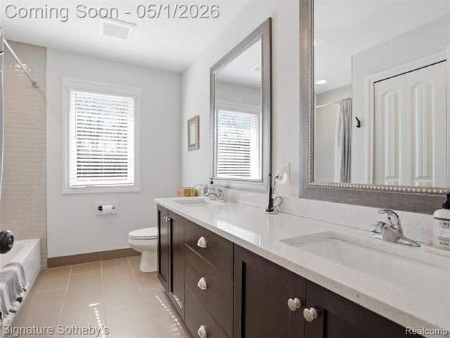 1595 Carriage Way, Rochester, MI 48307