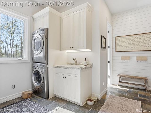 1595 Carriage Way, Rochester, MI 48307