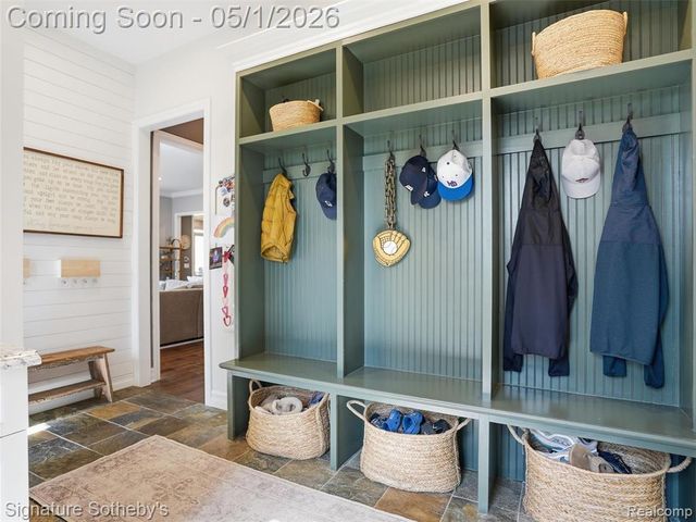 1595 Carriage Way, Rochester, MI 48307