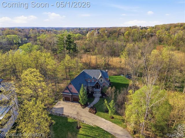 1595 Carriage Way, Rochester, MI 48307