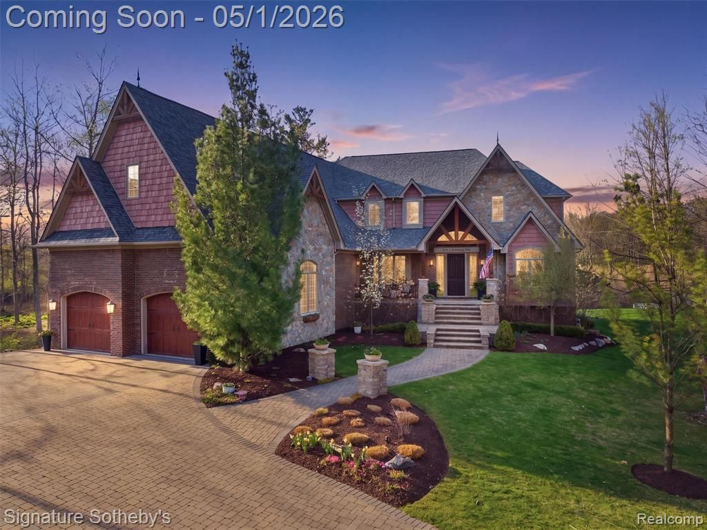 1595 Carriage Way, Rochester, MI 48307