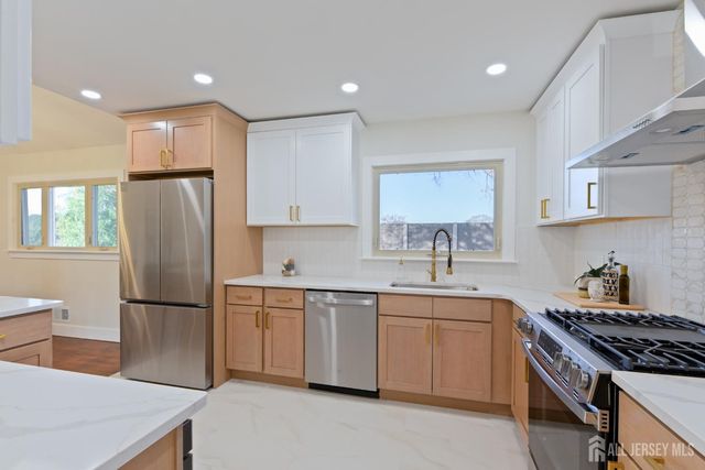 17 Wellington Road, East Brunswick, NJ 08816