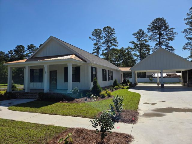 242 Leadwood St., Andrews, SC 29510
