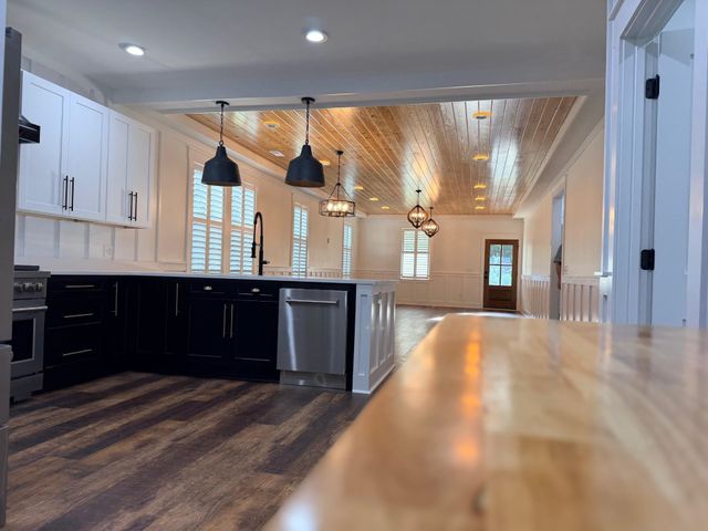 242 Leadwood St., Andrews, SC 29510