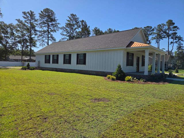 242 Leadwood St., Andrews, SC 29510