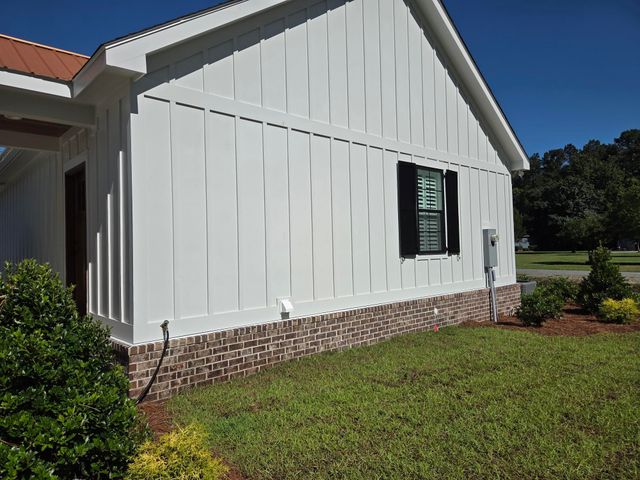 242 Leadwood St., Andrews, SC 29510