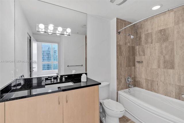 300 S BISCAYNE BL T-3309, Miami, FL 33131