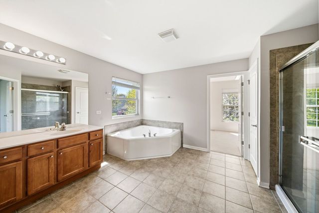 18950 W Glenhurst Drive, Lake Villa, IL 60046