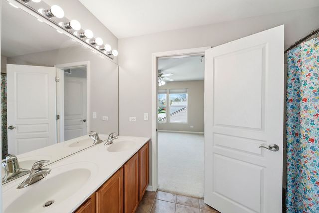 18950 W Glenhurst Drive, Lake Villa, IL 60046
