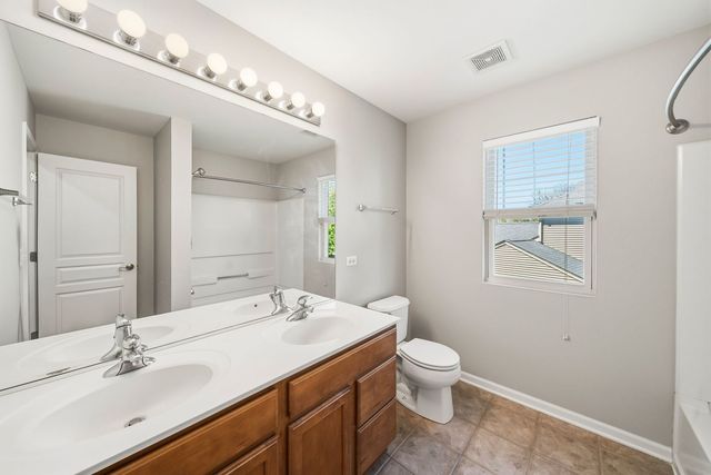 18950 W Glenhurst Drive, Lake Villa, IL 60046