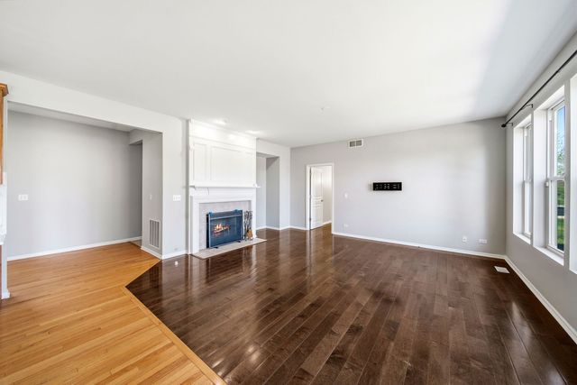 18950 W Glenhurst Drive, Lake Villa, IL 60046