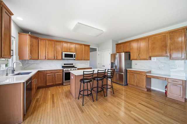18950 W Glenhurst Drive, Lake Villa, IL 60046