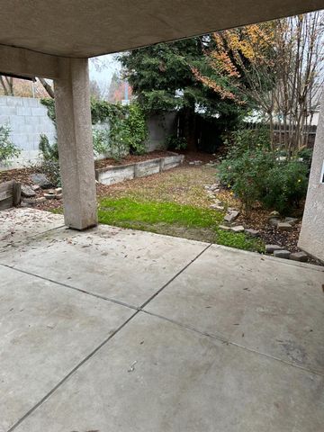 9929 N Price Avenue, Fresno, CA 93720