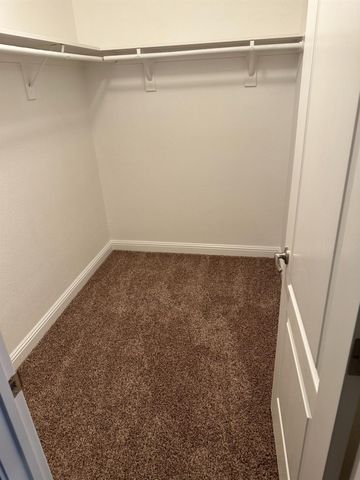 9929 N Price Avenue, Fresno, CA 93720