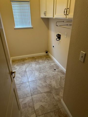 9929 N Price Avenue, Fresno, CA 93720