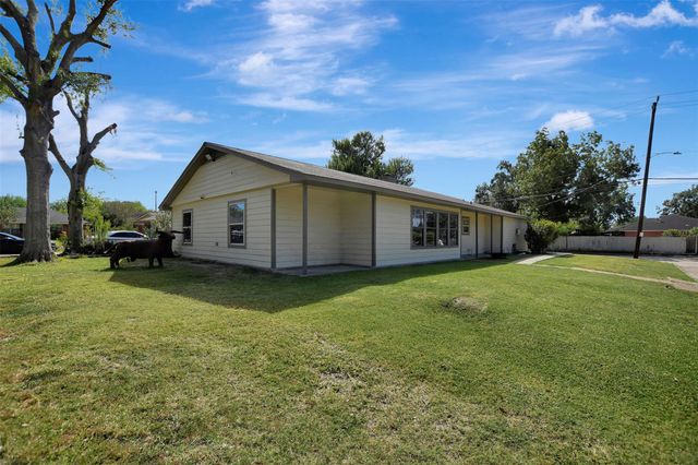 802 Littlejohn Court, Pasadena, TX 77502