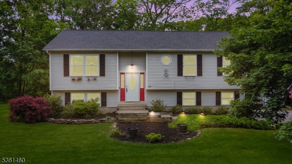 37 Evergreen Rd, Vernon Twp., NJ 07461